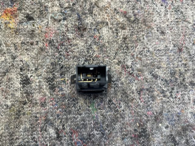 bontott VW MULTIVAN Ablakfűtés Kapcsoló