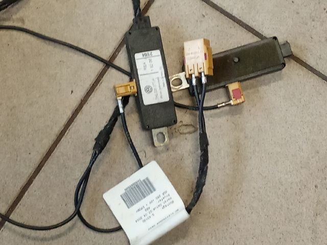 bontott VW MULTIVAN Antenna Erősítő