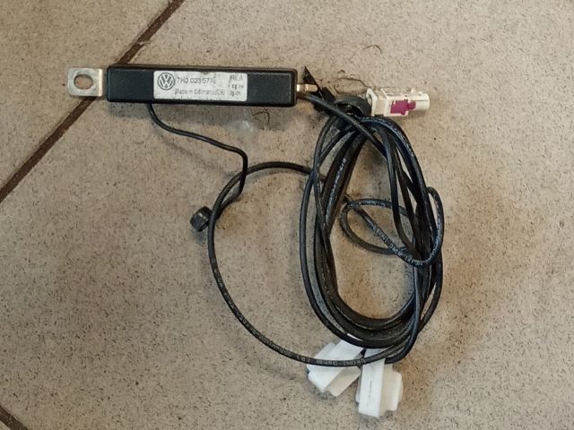 bontott VW MULTIVAN Antenna Erősítő