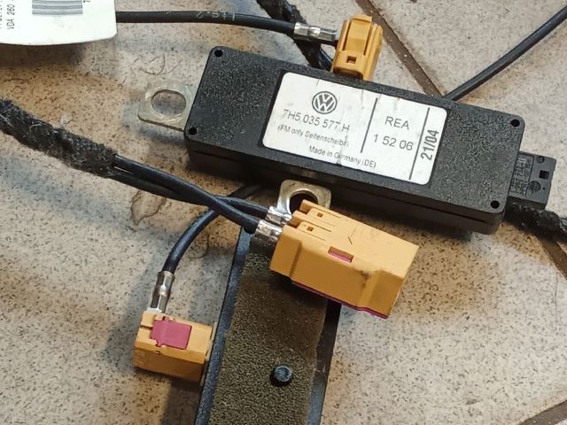 bontott VW MULTIVAN Antenna Erősítő