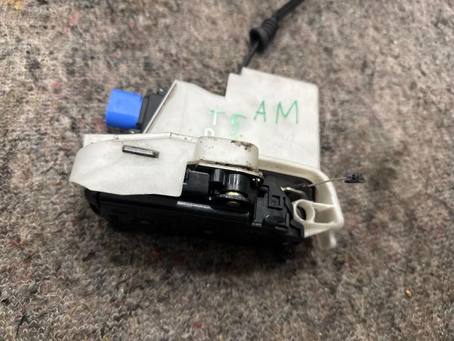 bontott VW MULTIVAN Bal első Ajtózár