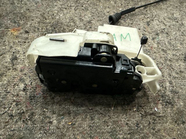 bontott VW MULTIVAN Bal első Ajtózár