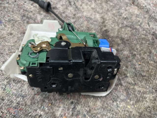 bontott VW MULTIVAN Bal első Ajtózár