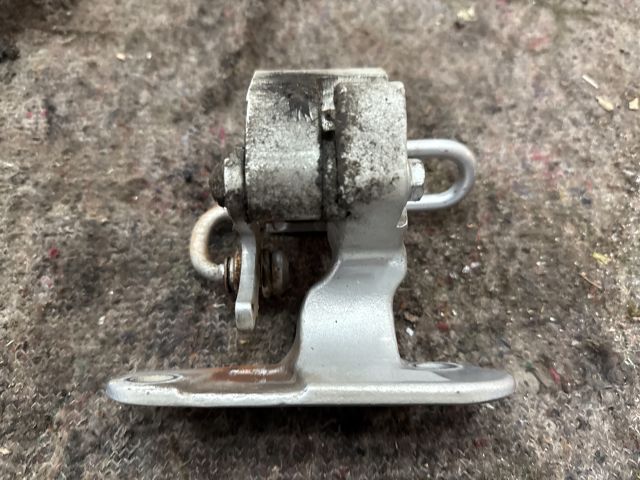 bontott VW MULTIVAN Bal első Alsó Zsanér