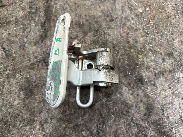 bontott VW MULTIVAN Bal első Alsó Zsanér