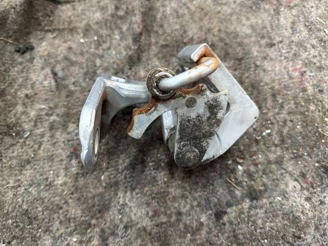 bontott VW MULTIVAN Bal első Alsó Zsanér