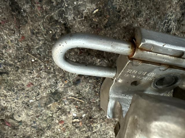 bontott VW MULTIVAN Bal első Alsó Zsanér