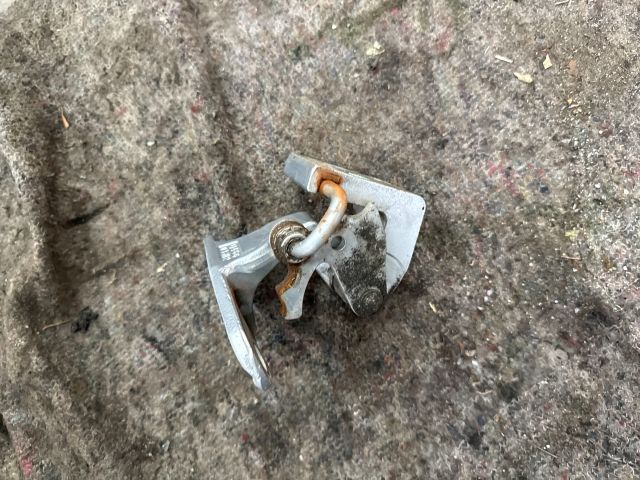 bontott VW MULTIVAN Bal első Alsó Zsanér