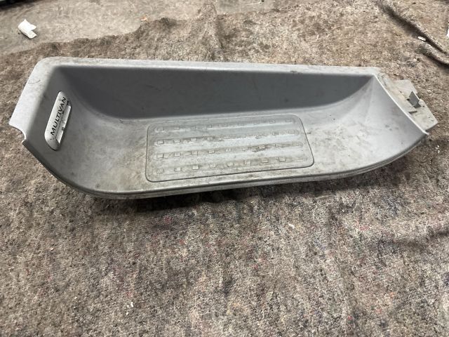 bontott VW MULTIVAN Bal első Belső Küszöb Burkolat