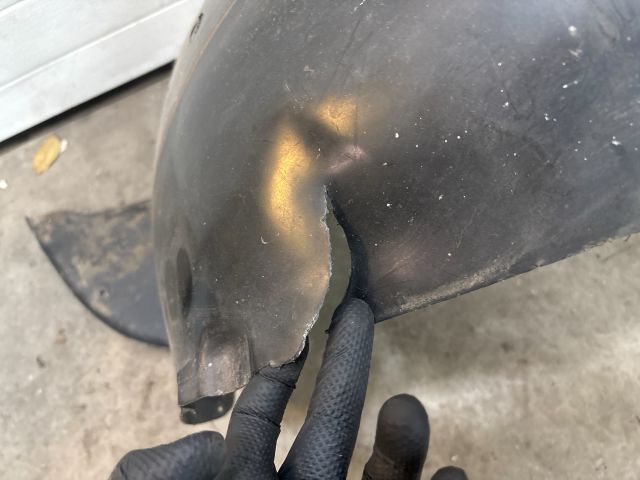 bontott VW MULTIVAN Bal első Első Dobbetét (Kerékjárati, Műanyag)