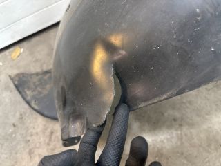 bontott VW MULTIVAN Bal első Első Dobbetét (Kerékjárati, Műanyag)