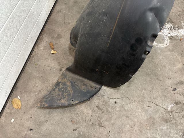 bontott VW MULTIVAN Bal első Első Dobbetét (Kerékjárati, Műanyag)