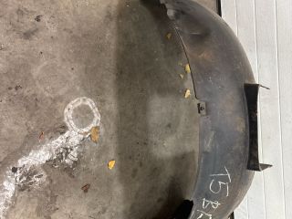 bontott VW MULTIVAN Bal első Első Dobbetét (Kerékjárati, Műanyag)