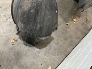 bontott VW MULTIVAN Bal első Első Dobbetét (Kerékjárati, Műanyag)