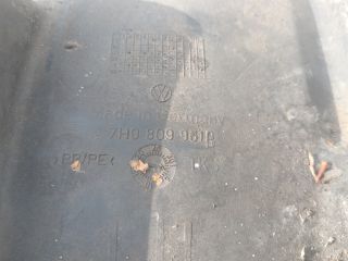 bontott VW MULTIVAN Bal első Első Dobbetét (Kerékjárati, Műanyag)