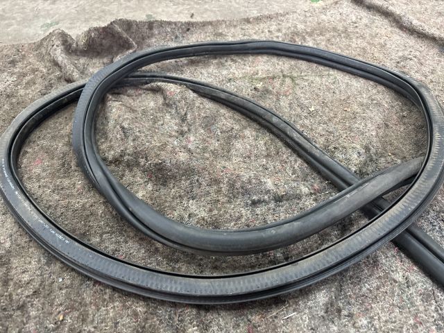 bontott VW MULTIVAN Bal első Gumikéder