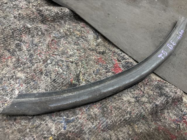 bontott VW MULTIVAN Bal első Gumikéder