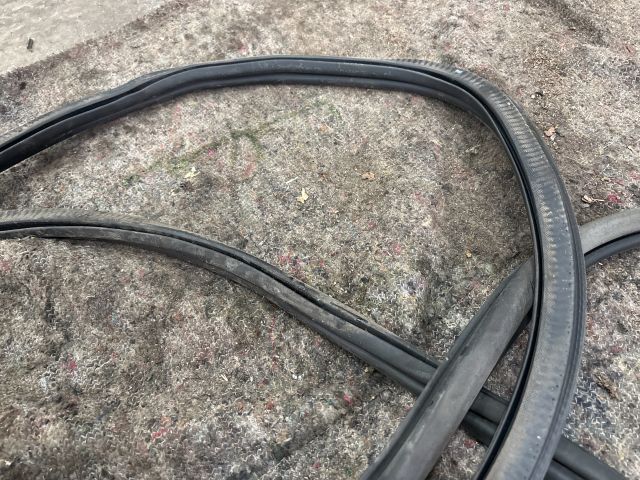 bontott VW MULTIVAN Bal első Gumikéder