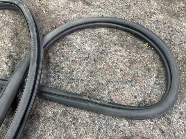 bontott VW MULTIVAN Bal első Gumikéder