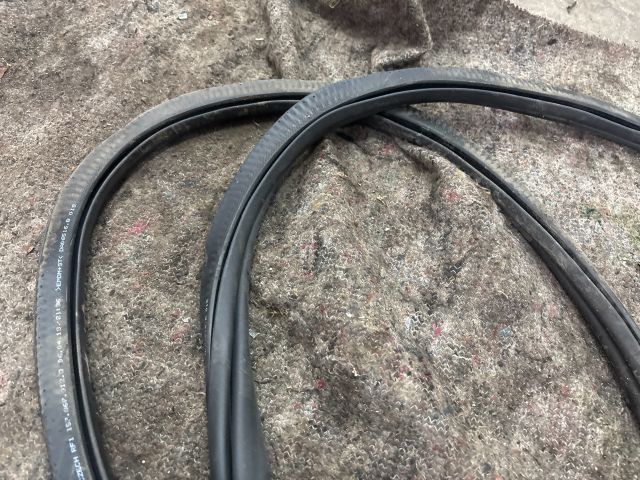 bontott VW MULTIVAN Bal első Gumikéder