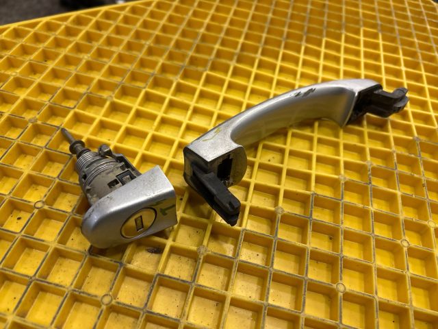 bontott VW MULTIVAN Bal első Külső Kilincs