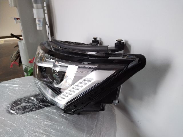 bontott VW MULTIVAN Bal Fényszóró