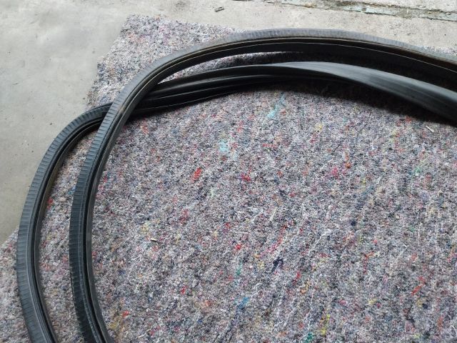 bontott VW MULTIVAN Bal hátsó Gumikéder