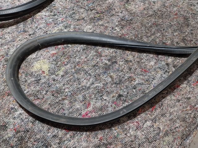 bontott VW MULTIVAN Bal hátsó Gumikéder