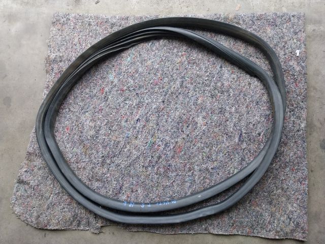 bontott VW MULTIVAN Bal hátsó Gumikéder