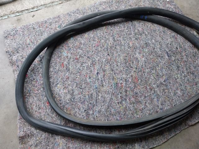 bontott VW MULTIVAN Bal hátsó Gumikéder