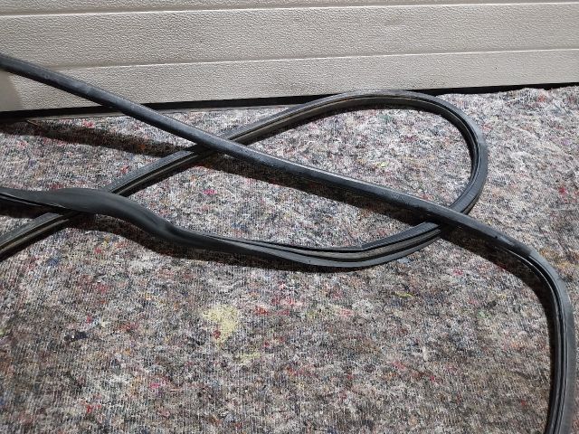 bontott VW MULTIVAN Bal hátsó Gumikéder