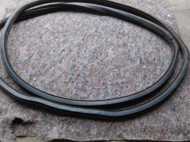 bontott VW MULTIVAN Bal hátsó Gumikéder