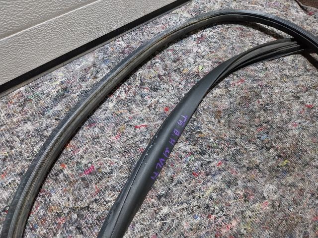 bontott VW MULTIVAN Bal hátsó Gumikéder