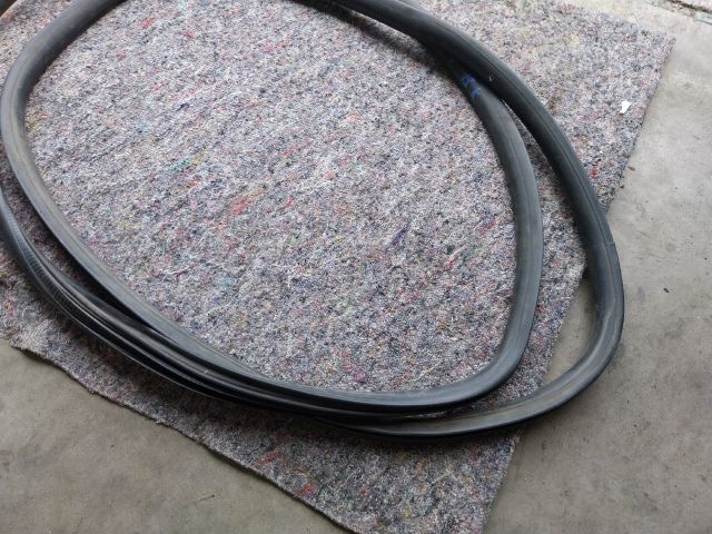 bontott VW MULTIVAN Bal hátsó Gumikéder