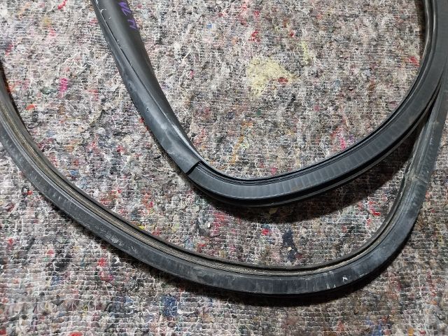 bontott VW MULTIVAN Bal hátsó Gumikéder