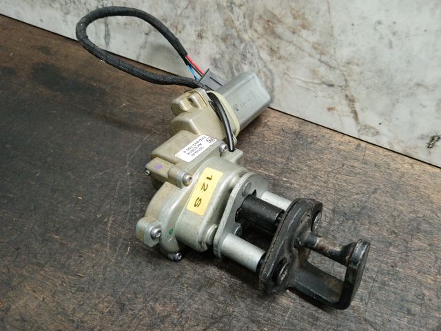 bontott VW MULTIVAN Bal Tolóajtó Zárszerkezet