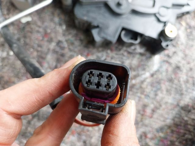 bontott VW MULTIVAN Bal Tolóajtó Zárszerkezet