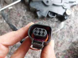 bontott VW MULTIVAN Bal Tolóajtó Zárszerkezet