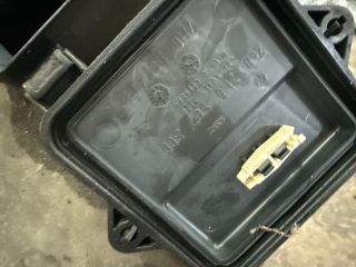 bontott VW MULTIVAN Biztosítéktábla Doboz