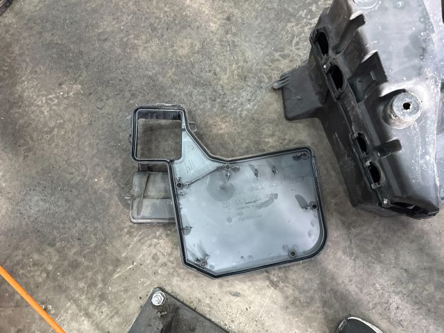 bontott VW MULTIVAN Biztosítéktábla Doboz