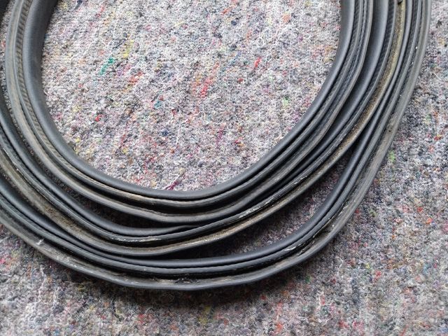 bontott VW MULTIVAN Csomagtérajtó Gumikéder