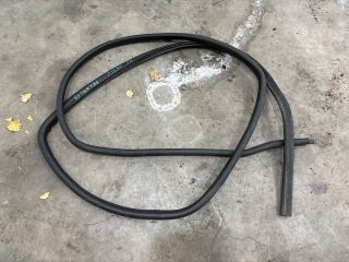 bontott VW MULTIVAN Csomagtérajtó Gumikéder