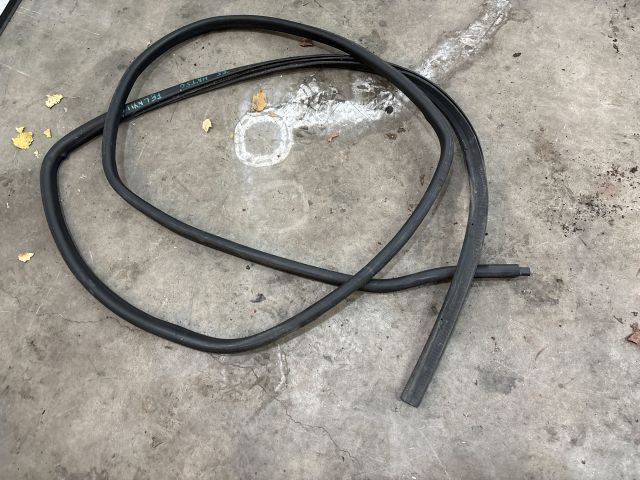 bontott VW MULTIVAN Csomagtérajtó Gumikéder