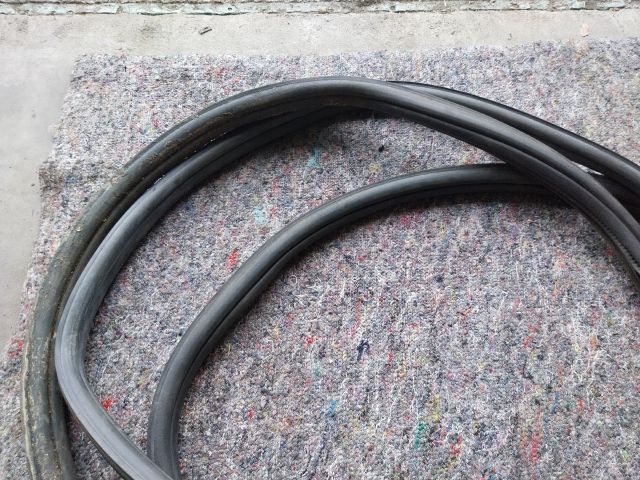 bontott VW MULTIVAN Csomagtérajtó Gumikéder