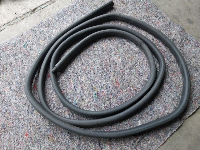 bontott VW MULTIVAN Csomagtérajtó Gumikéder