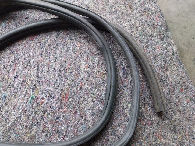 bontott VW MULTIVAN Csomagtérajtó Gumikéder