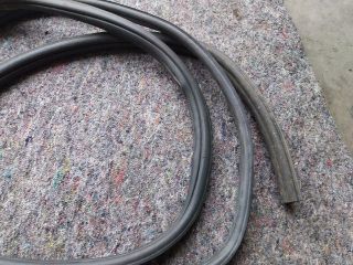 bontott VW MULTIVAN Csomagtérajtó Gumikéder