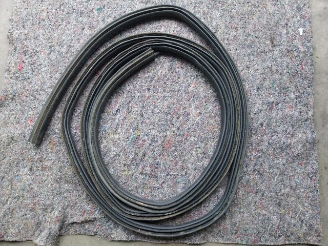 bontott VW MULTIVAN Csomagtérajtó Gumikéder