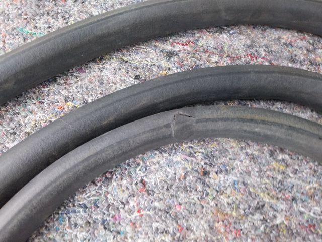 bontott VW MULTIVAN Csomagtérajtó Gumikéder