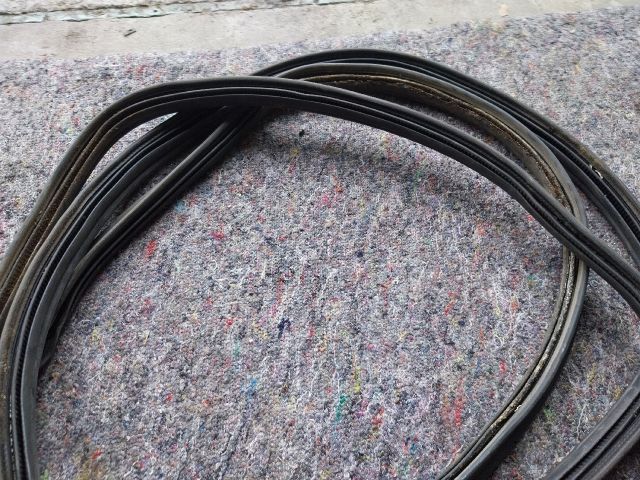 bontott VW MULTIVAN Csomagtérajtó Gumikéder